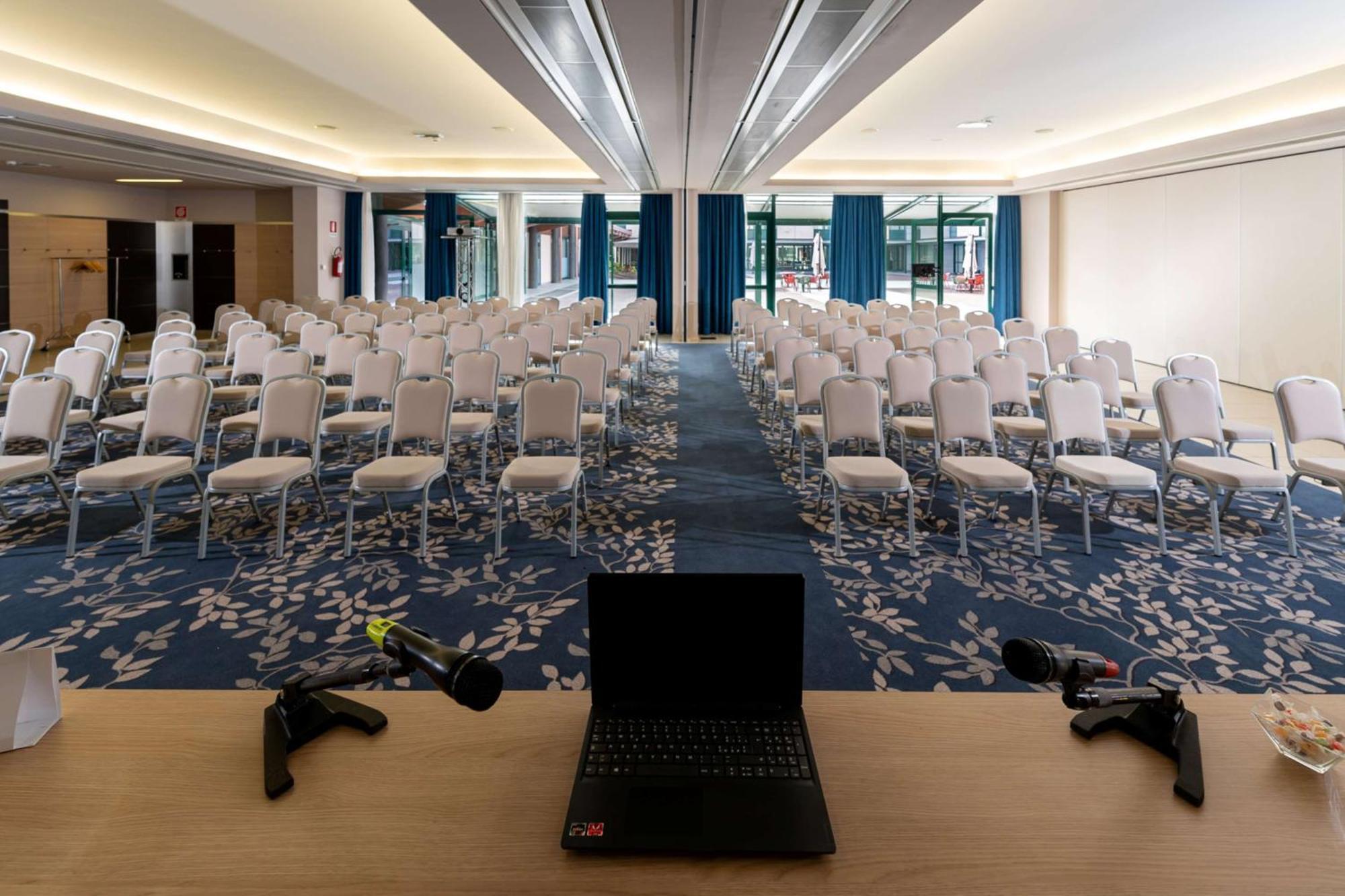 Doubletree By Hilton Milan Malpensa Solbiate Olona Hotel Exterior photo