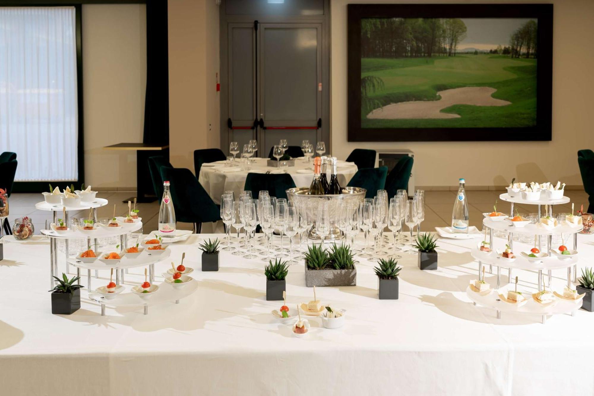 Doubletree By Hilton Milan Malpensa Solbiate Olona Hotel Exterior photo