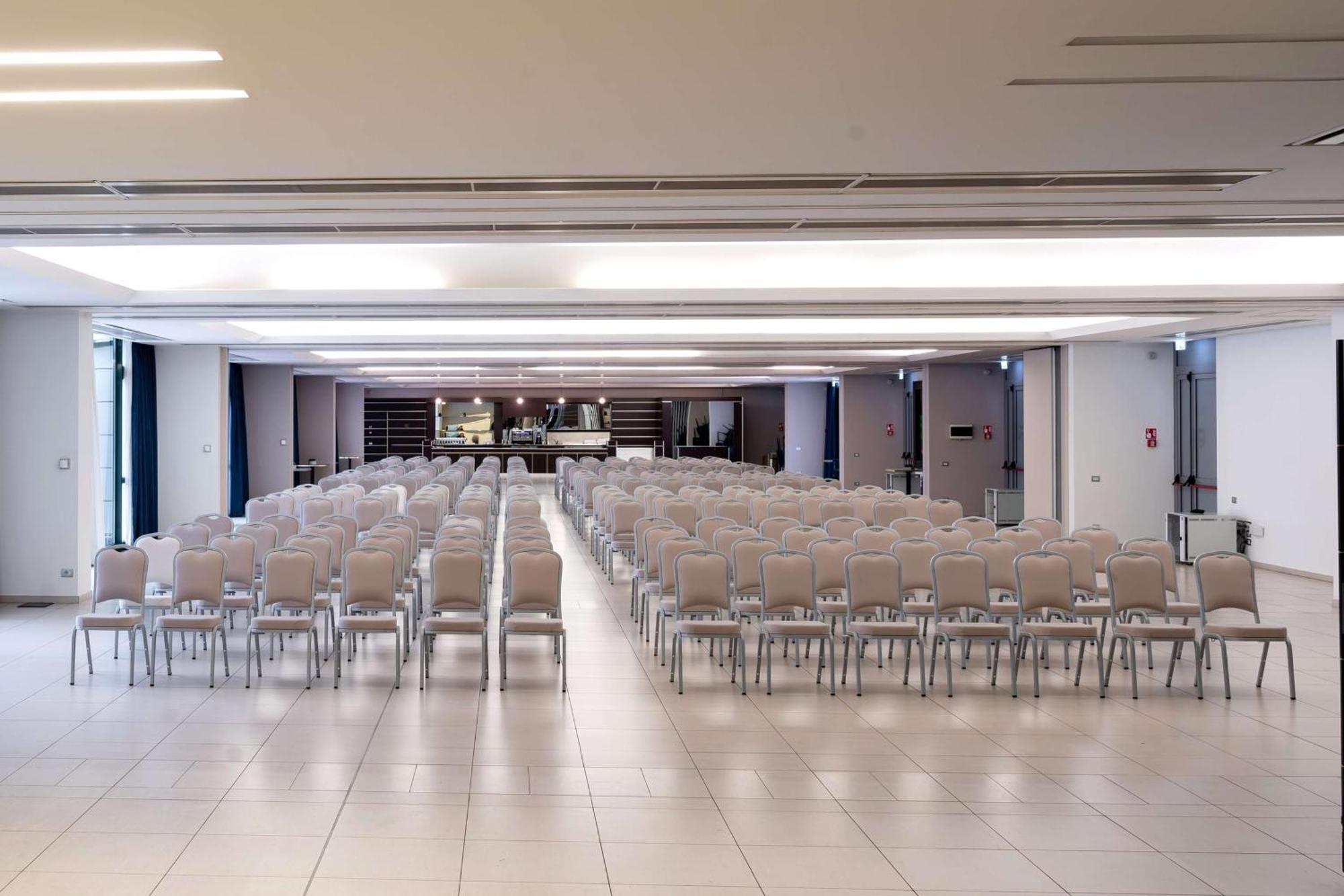 Doubletree By Hilton Milan Malpensa Solbiate Olona Hotel Exterior photo