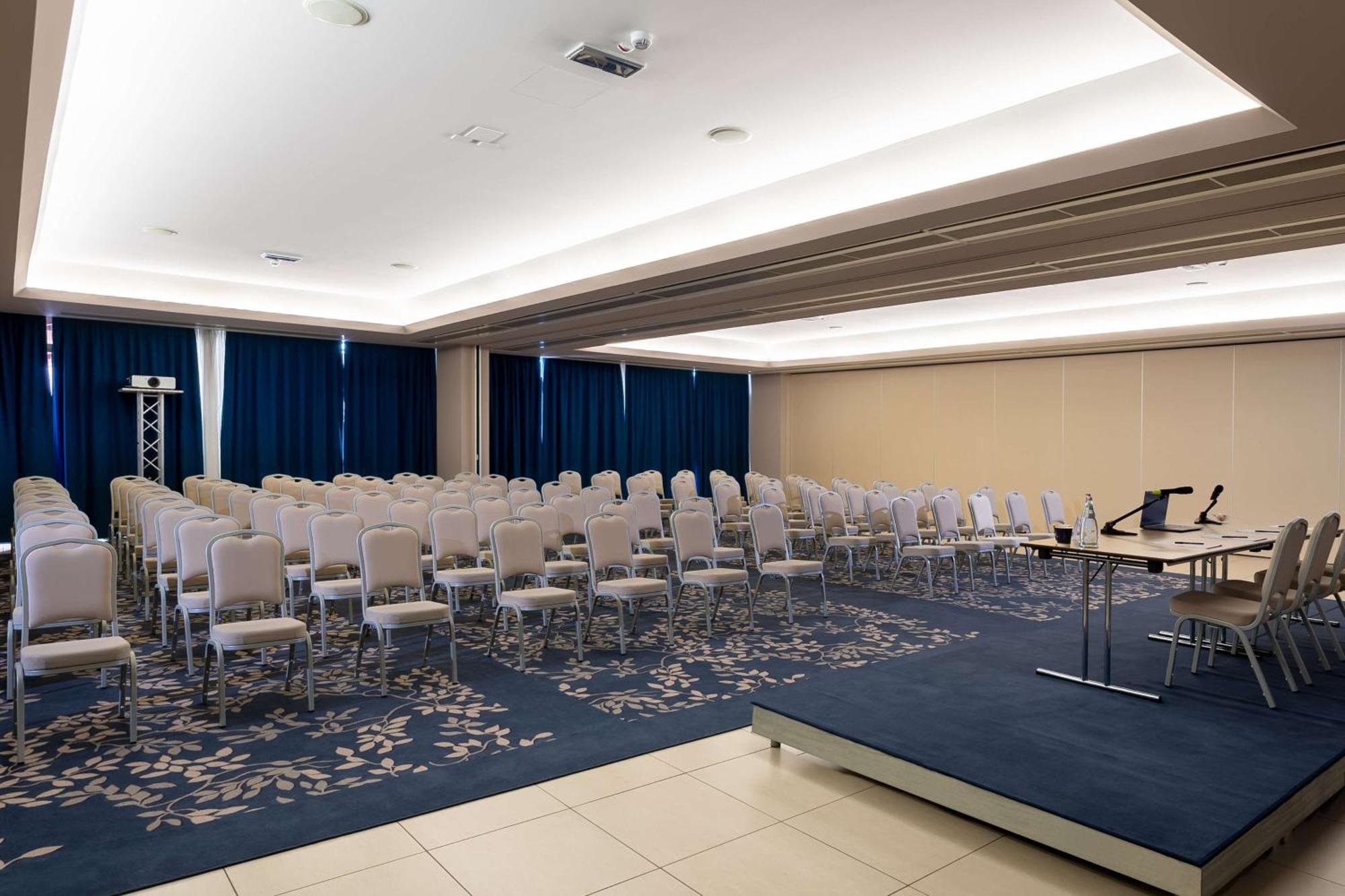 Doubletree By Hilton Milan Malpensa Solbiate Olona Hotel Exterior photo